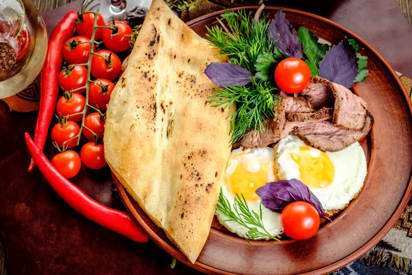 Comida de cocina georgiana de khachapuri, cerboli — Foto de Stock