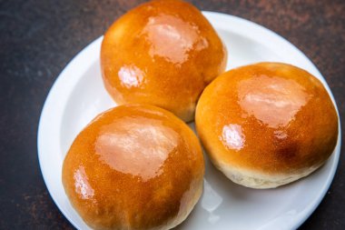 çeşitli taze gür çörekler ve turta