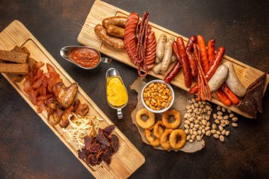 Bira çeşitleri tezgahın üzerine kapanıyor.