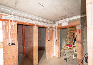 Yönetim Kurulu yeni ev geçin. Elektrik kabloları!