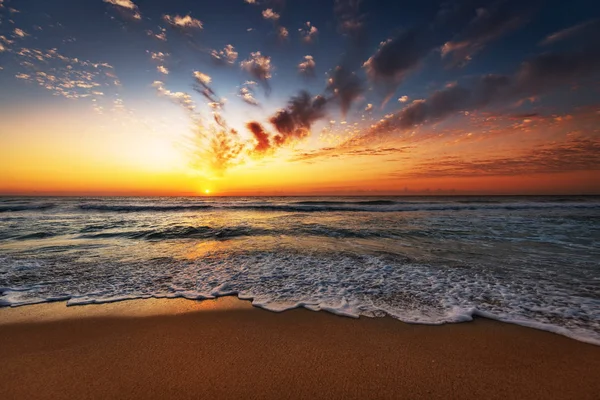 Sunrise horizon zee waterlandschap. — Stockfoto