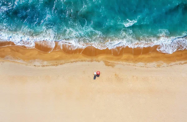 Playa Tropical Con Sombrillas Colores Fotos Con Dron — Foto de Stock