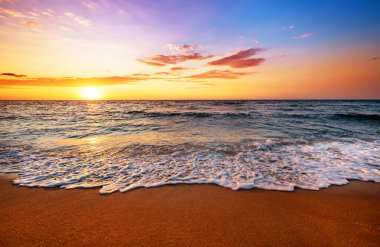 Günbatımında gökyüzü. Doğa bileşimi!