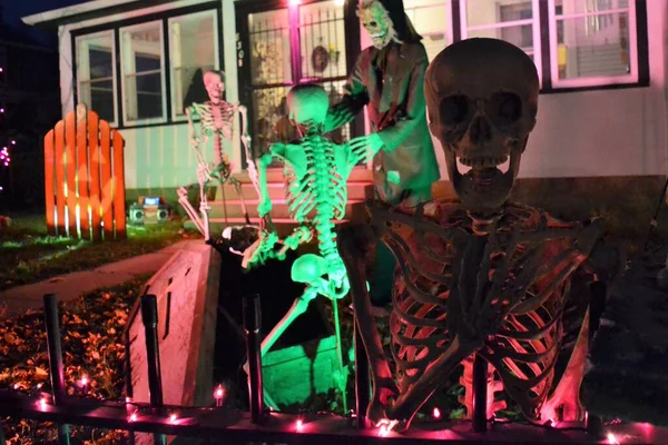 Décoration Halloween Squelettes Mort Ouvrant Une Tombe Faisant Fête Dans — Photo