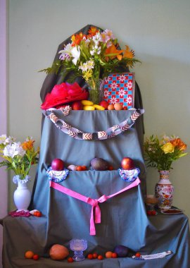 Geleneksel Meksika sunağı Ölüler Günü için