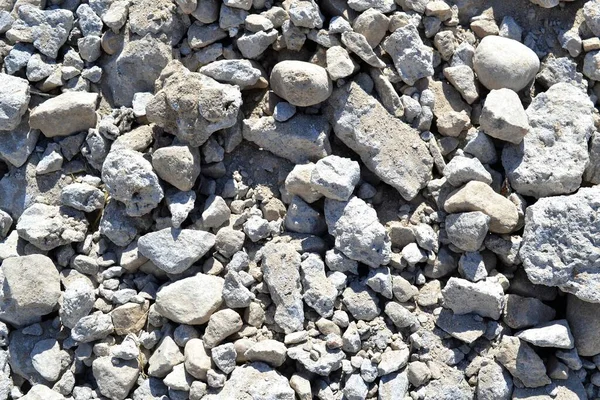 Abgebrochene Und Weggeworfene Steine Auf Einer Baustelle Einem Sonnigen Tag — Stockfoto