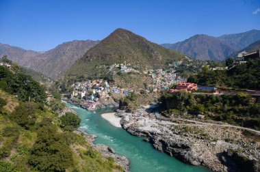 Devpray ag, Alaknanda ve Bhagirathi Nehri 'nin sangam' ı.