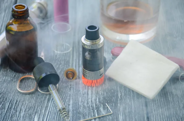 Bodegón Con Cig Jiuce Sobre Fondo Madera — Foto de Stock