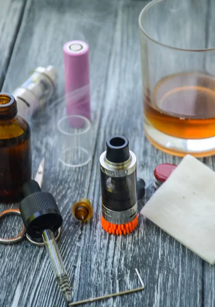 Bodegón Con Cig Jiuce Sobre Fondo Madera — Foto de Stock