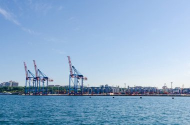 Odesa Limanı yaz sezonu ile deniz manzarası