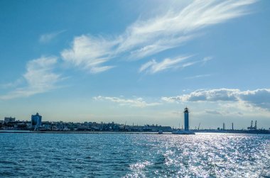 Odesa Limanı yaz sezonu ile deniz manzarası