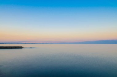 Ukrayna Odesa günbatımı sırasında deniz manzarası