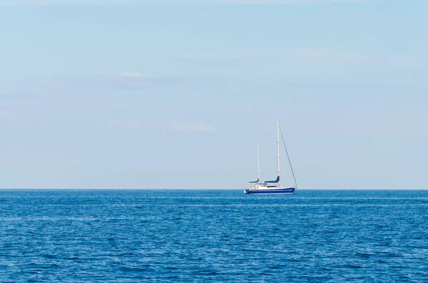 Seascape Biały Jacht Morzu Odessie — Zdjęcie stockowe