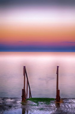 Ukrayna Odesa günbatımı sırasında deniz manzarası