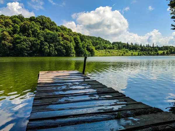 Molo Pontile Legno Una Barca Sul Lago Tramonto Cielo Riflesso — Foto Stock