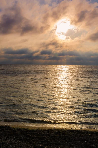 Pôr Sol Praia Mar Com Pedras — Fotografia de Stock