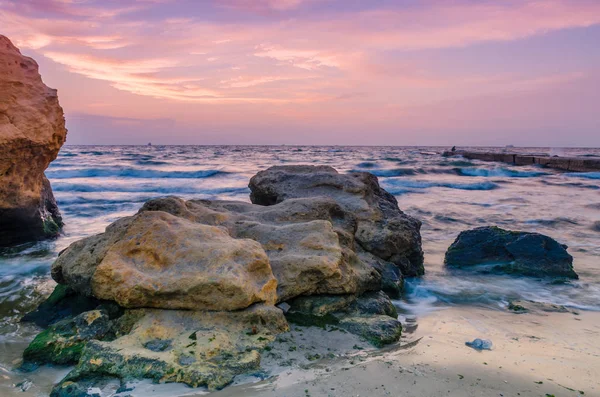 Zonsondergang Het Strand Met Stenen — Stockfoto