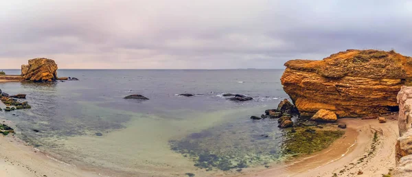 Pôr Sol Praia Mar Com Pedras — Fotografia de Stock