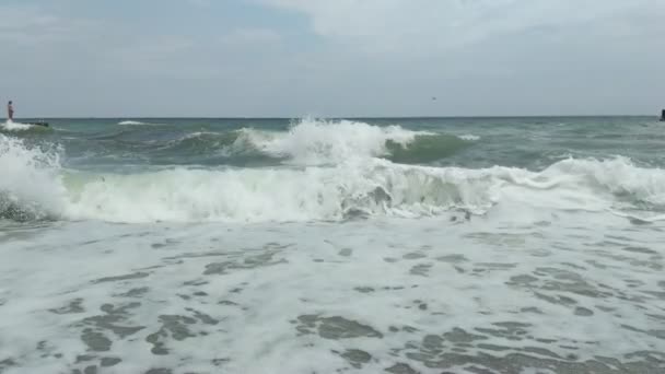 秋のシーズンの海の波 — ストック動画