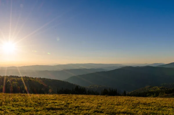 Montañas Los Cárpatos Día Soleado Temporada Otoño —  Fotos de Stock