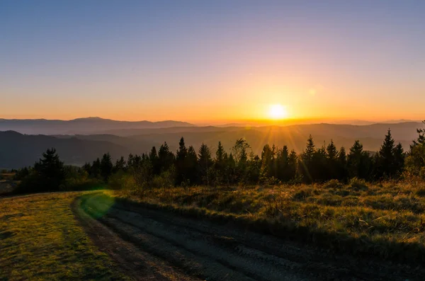 Pôr Sol Nas Montanhas Dos Cárpatos Temporada Outono — Fotografia de Stock