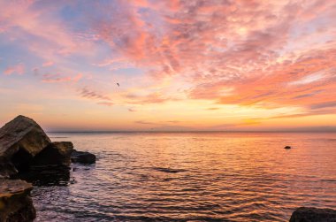 Odesa içinde deniz manzarası gündoğumu sonbahar sezonu sırasında