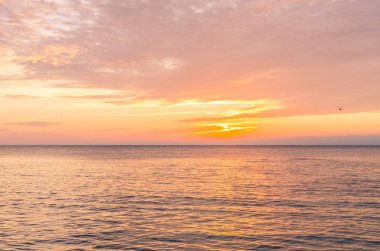 Odesa içinde deniz manzarası gündoğumu sonbahar sezonu sırasında