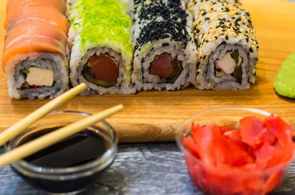 Csendélet Nyers Élelmiszer Sushi Fából Készült Háttér — Stock Fotó