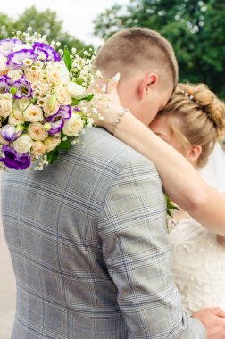 Düğün töreni sırasında genç çift