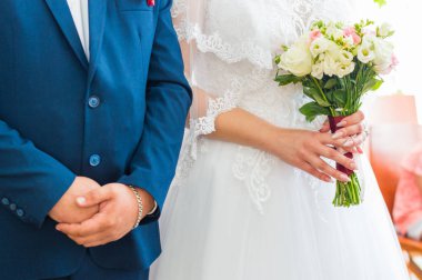 Düğün töreni sırasında genç çift