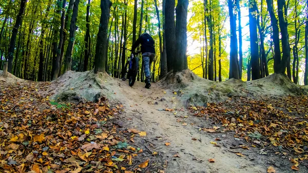 Hobbyfahrer Fahren Der Herbstsaison Auf Den Trails — Stockfoto