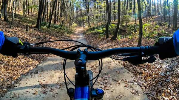 Hobbyfahrer Auf Dem Endurobike Der Herbstsaison Auf Dem Trail — Stockfoto