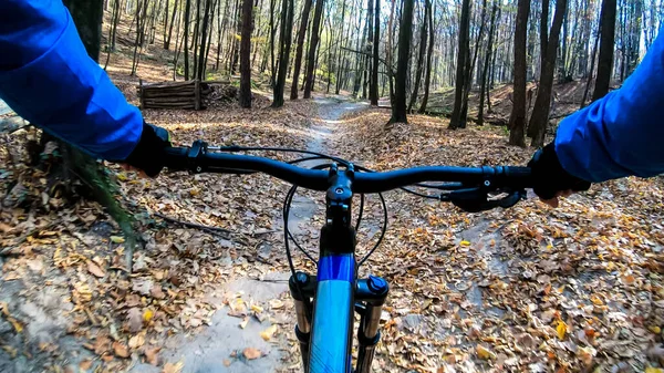 Hobbyfahrer Auf Dem Endurobike Der Herbstsaison Auf Dem Trail — Stockfoto