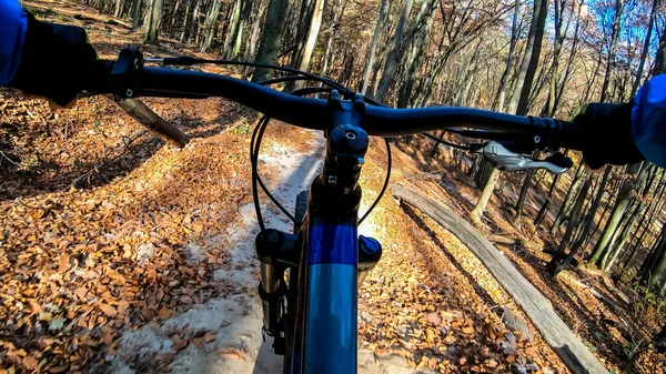 Hobbyfahrer Auf Dem Endurobike Der Herbstsaison Auf Dem Trail — Stockfoto