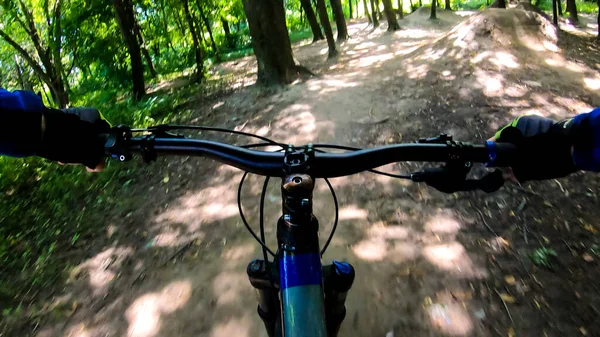 Amateur Rider Bicycle Spring Park — Stock Photo, Image