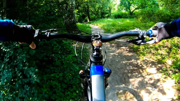 Amateurfahrer Auf Dem Fahrrad Frühlingspark — Stockfoto