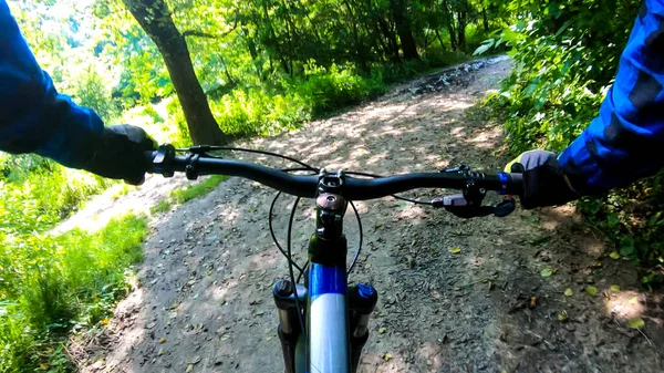 Amateur Jinete Bicicleta Parque Primavera — Foto de Stock