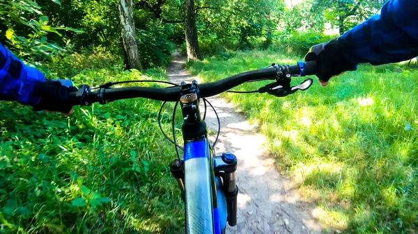 Amateurfahrer Auf Dem Fahrrad Frühlingspark — Stockfoto