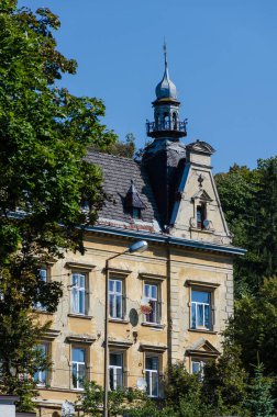 Lviv Eski Şehir mimarisi Sonbaharda güneşli bir günde