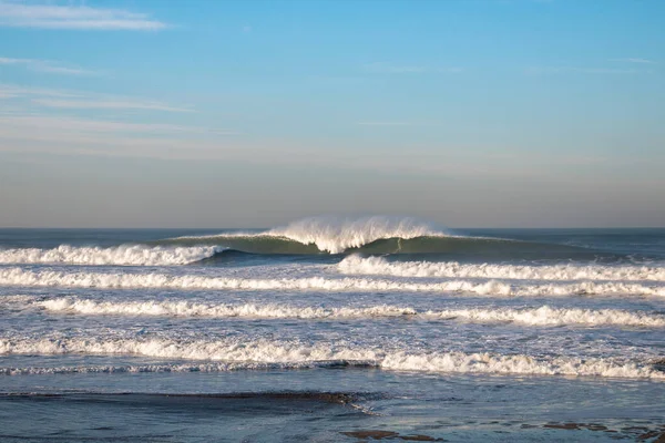 Grande Surf Libras Costa Norte Califórnia — Fotografia de Stock