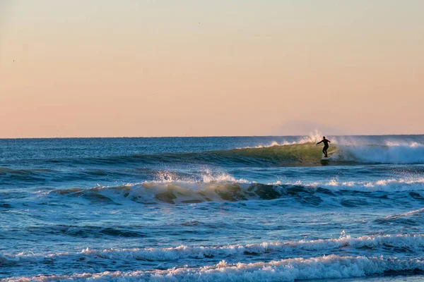 Surfista Godendo Sole Surfista Godendo Tramonto Surf California Vicino San — Foto Stock