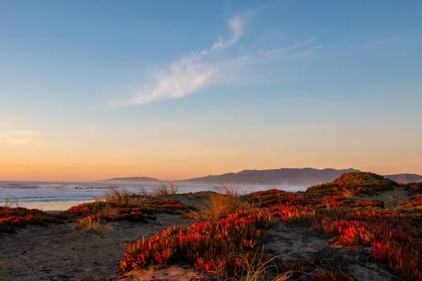 Kuzey Kaliforniya 'da Ocean Beach, San Francisco' da güzel bir sahil gün batımı