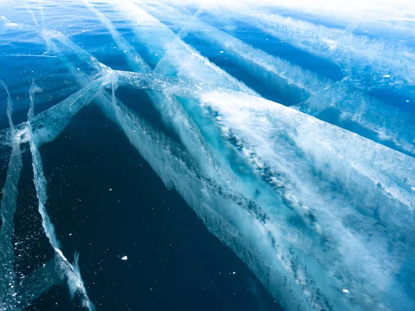 Trhliny Kluzkém Hladkém Ledovém Povrchu Jezera Baikal Sibiři Rusko — Stock fotografie