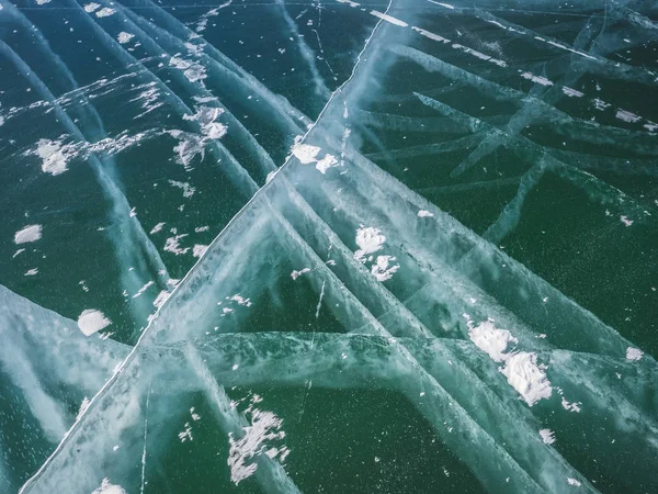 Síť Prasklin Solidní Vrstvou Ledu Zamrzlého Povrchu Jezera Bajkal Sibiři — Stock fotografie