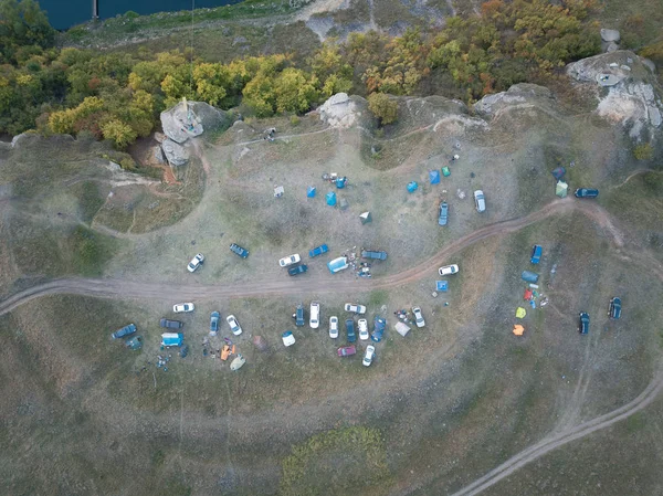 Kayaların Üzerinden Tırmanma Kampı Açık Hava Turistik Kamp Manzarası Çimenlik — Stok fotoğraf