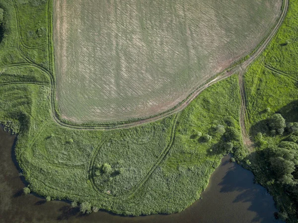 Veduta Aerea Del Paesaggio Rurale Con Campo Arato Sulla Riva — Foto Stock