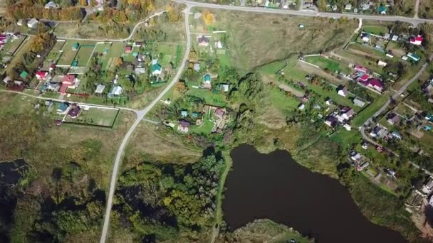 Luchtfoto Van Het Pastorale Landschap Daken Van Huizen Boerderijen Wegen — Stockvideo