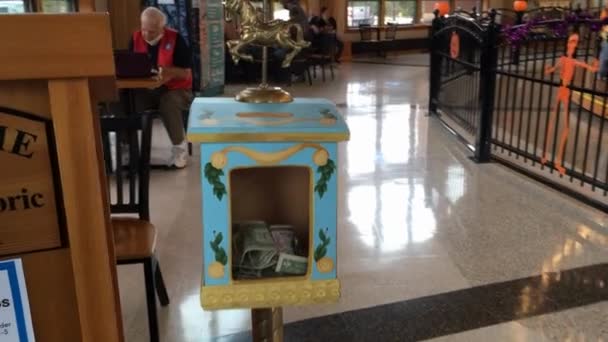 Historic Carousel Museum Oregon Usa Circa 2020 Kotak Donasi Wooden — Stok Video