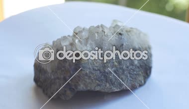 Görünüm Bergkristall jeolojik kaya örneği.