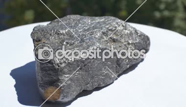 Grafit mineral rock örnek görünümünü.